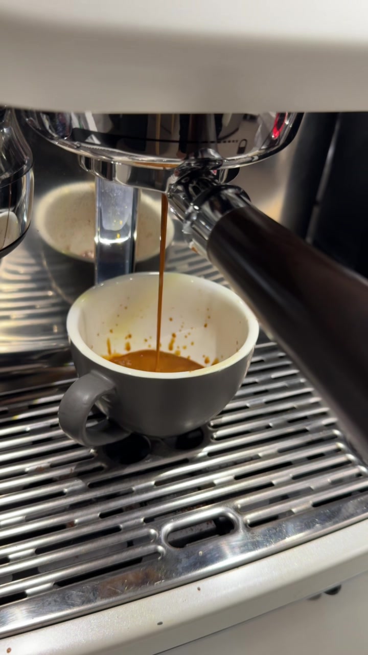 Original video frame showing a Sage Oracle Jet extracting espresso in a real kitchen